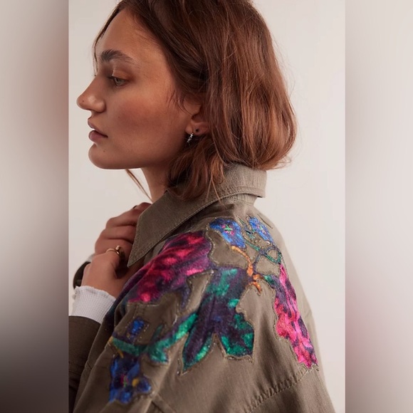 New We The Free by Free People Velvet Roses Green Utility Military Shirt Top - Picture 3 of 13